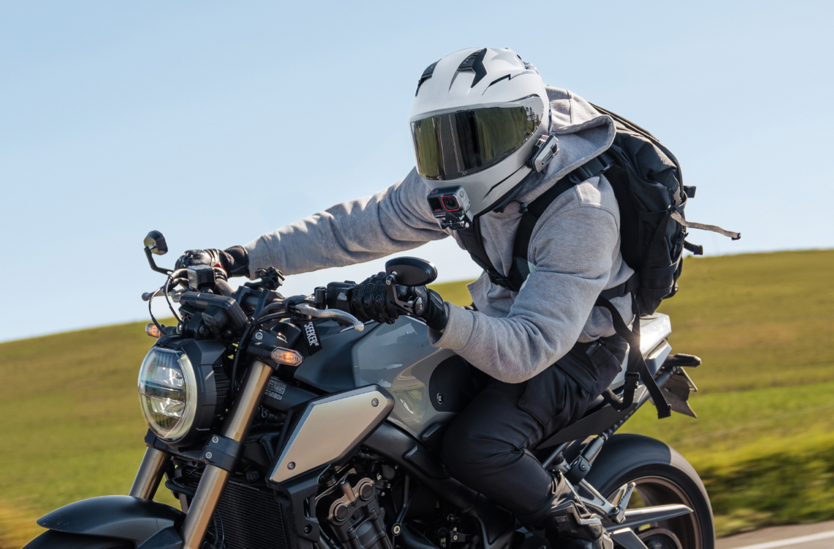Helm-Kamerahalterung für Insta360 Ace Pro 2 am Motorrad für POV-Aufnahmen